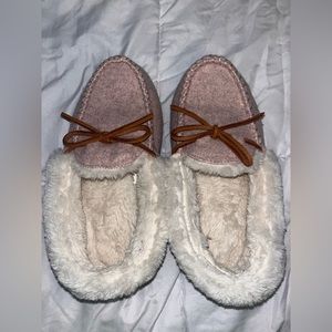Sonoma fuzzy slippers, size large (8-9)